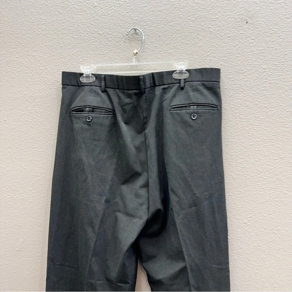 Dockers Mens Size 36x34 Black Chino Pants Dupont Stain Defender Pleated Front - Picture 4 of 7